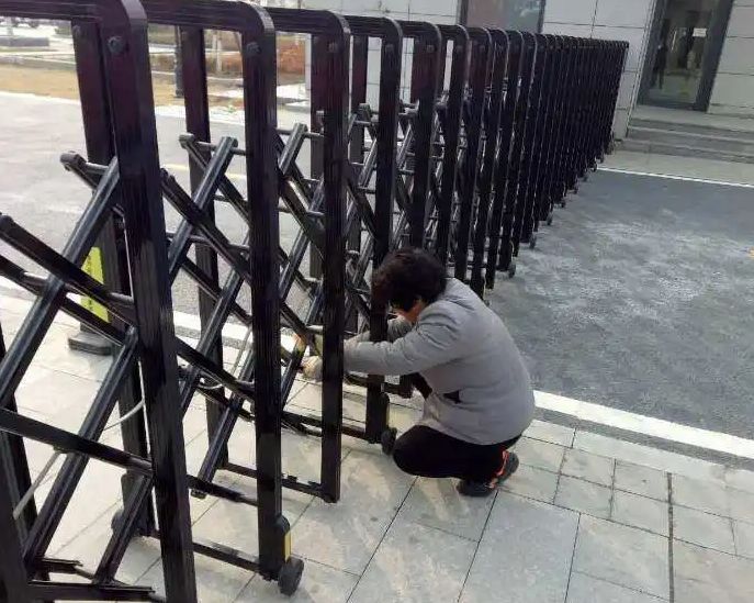 電動伸縮門生銹的原因分析